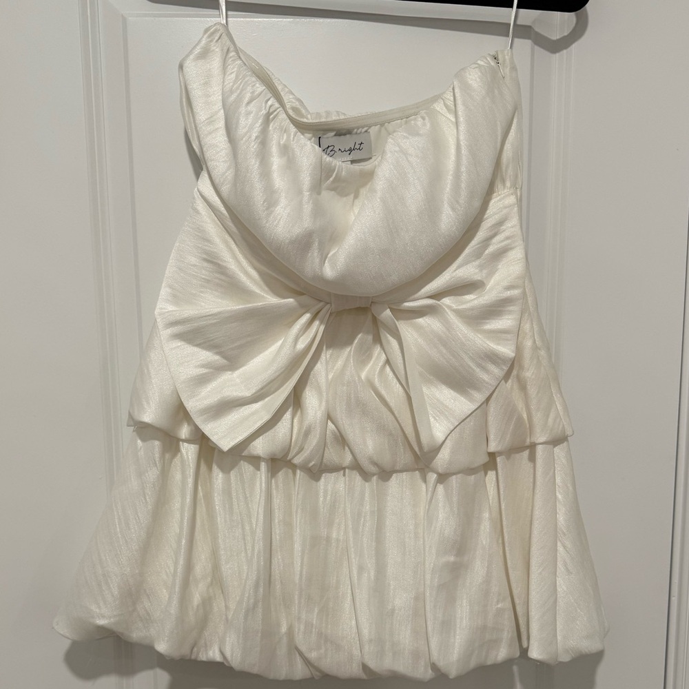 Elegant White strapless bow dress!